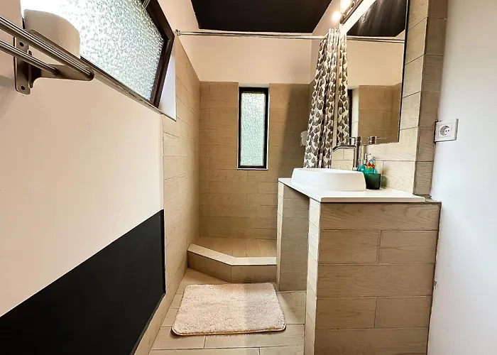 The Bridge - With Free Parking Apartman